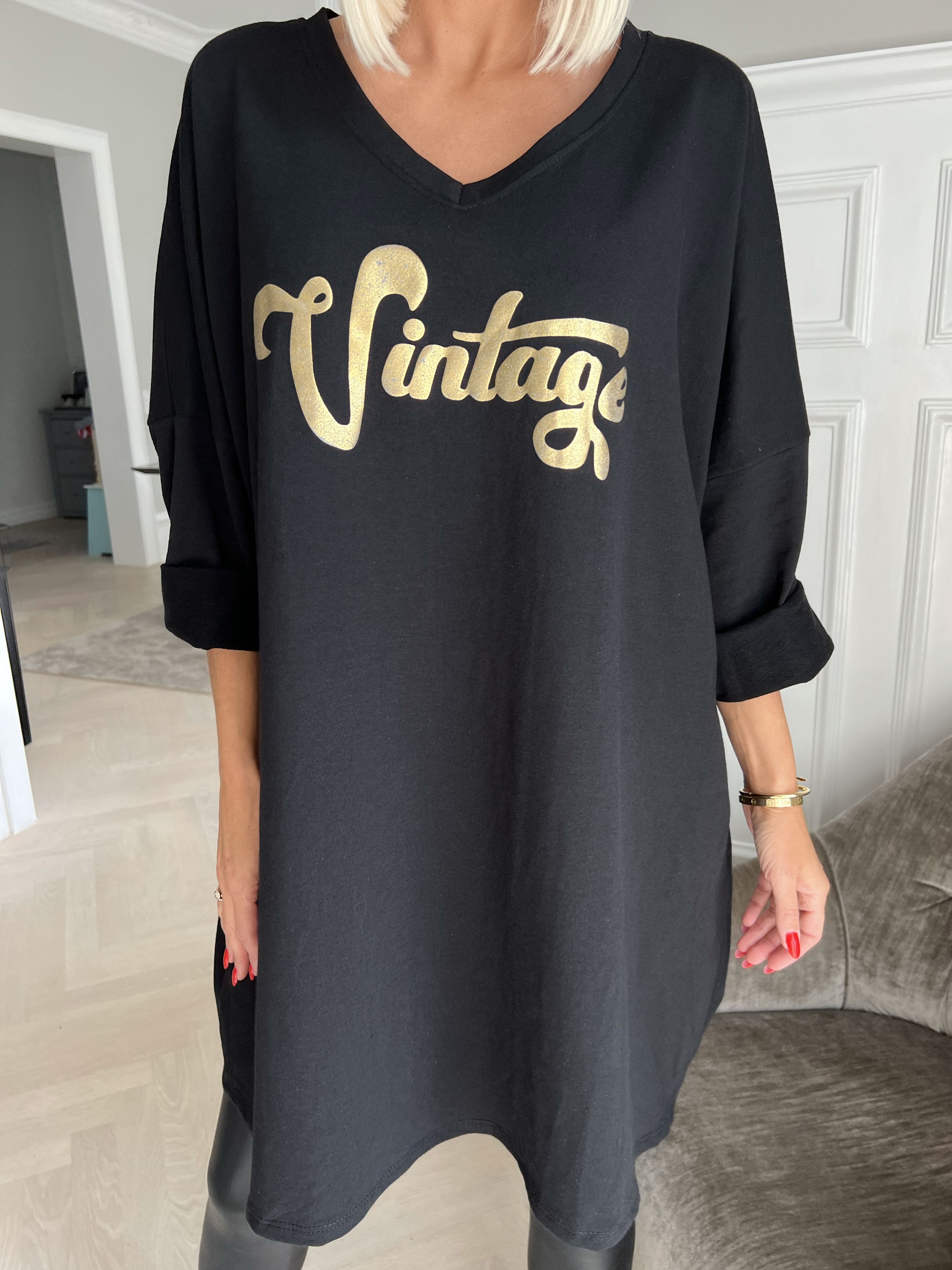 Liana - Joggingkjole med guldskrift